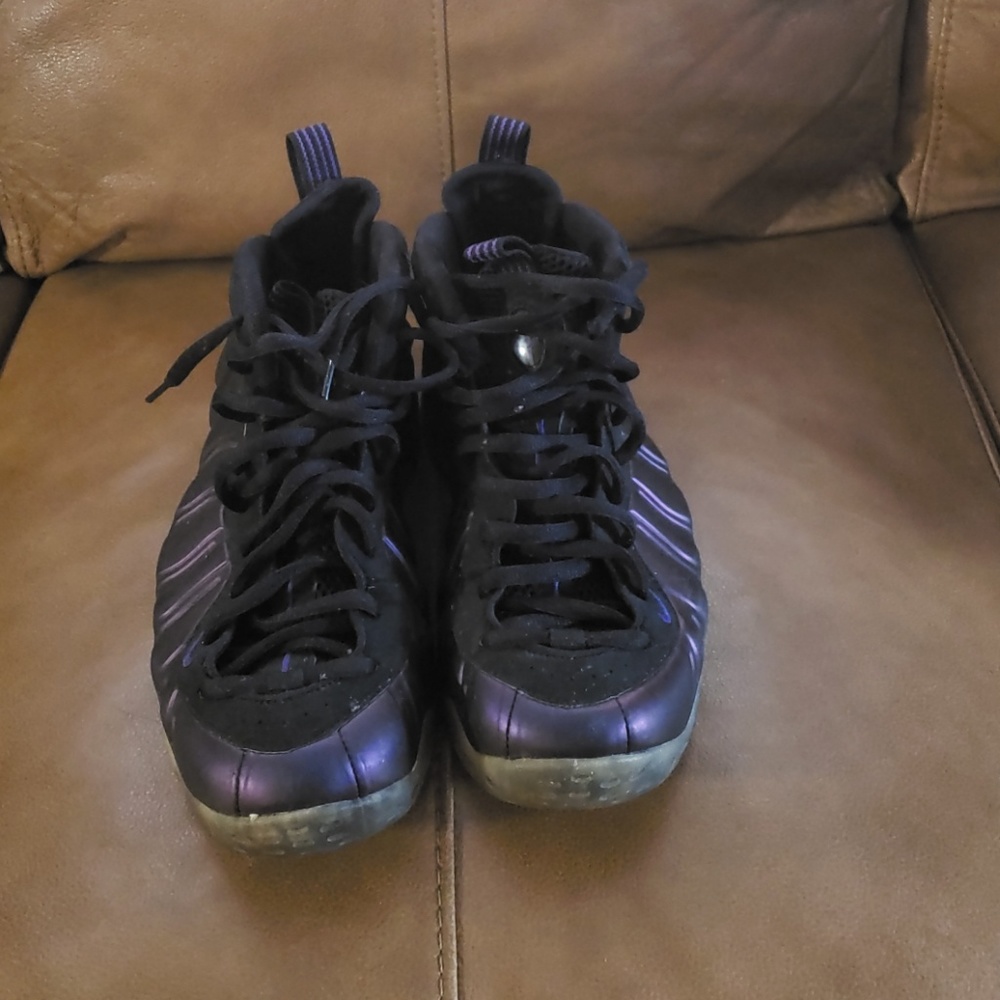 Nike Air Foamposite Size 10 mens Purple w Gum sole